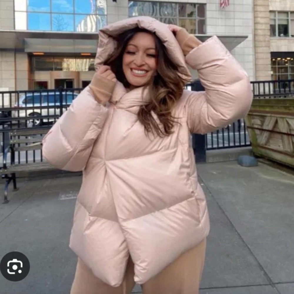 Babaton the duvet puffer pale pink jacket size large